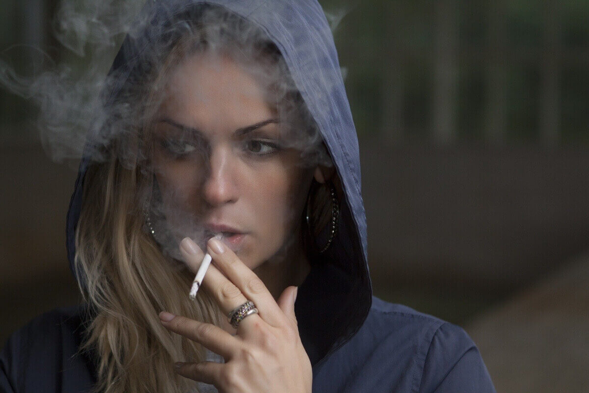 kobieta, papieros, palenie